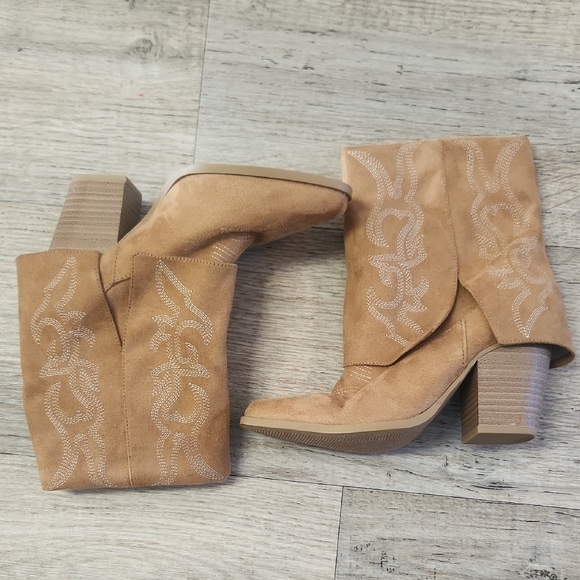 Closet Clean Out Tan Suede Women's Boots - Picture 2 of 11